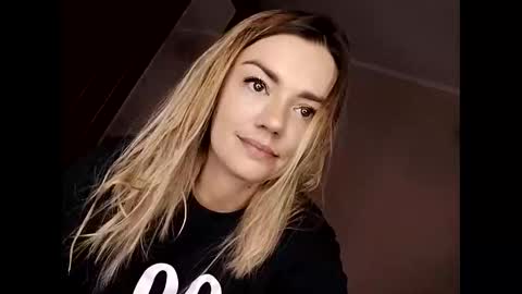 Snapshot of krisssexi chatting on October 2025 04:12:01 AM KrissSexi online show from October 2025 04:12:01 AM