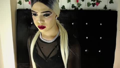 kristal_queen01 online show from April 2026 06:18:01 AM