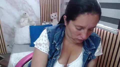 Snapshot of kristaljonnes_ chatting on September 2025 01:54:01 PM Cristina online show from September 2025 01:54:01 PM