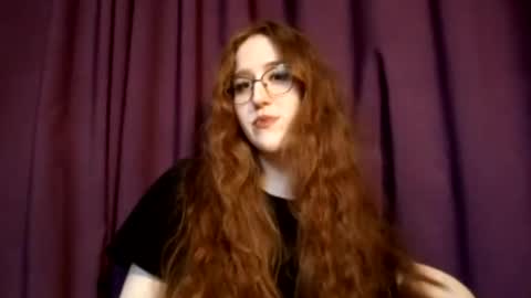 Snapshot of kristansarinsky chatting on November 2025 09:42:02 AM Kris online show from November 2025 09:42:02 AM