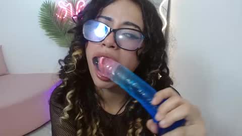 kristen_tay online show from February 2025 06:15:02 AM