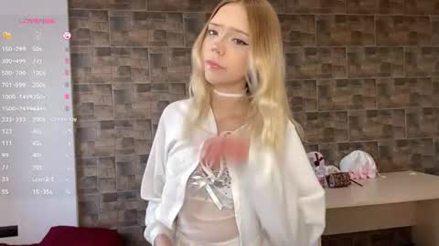 Snapshot of kristiancommes chatting on June 2026 04:16:02 PM Alisa online show from June 2026 04:16:02 PM