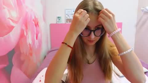 Kristina Adel online show from November 2025 08:17:01 AM