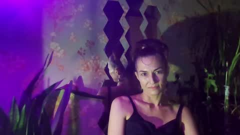 Snapshot of kristinagold44 chatting on December 2024 09:28:02 PM Kristina online show from December 2024 09:28:02 PM