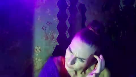 Snapshot of kristinagold44 chatting on February 2025 05:14:01 PM Kristina online show from February 2025 05:14:01 PM