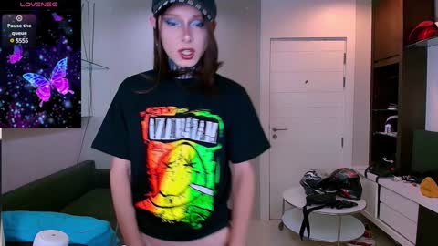 Snapshot of kristinaholland chatting on February 2025 04:50:01 PM kristina online show from February 2025 04:50:01 PM