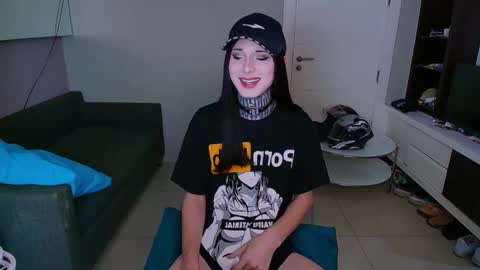 Snapshot of kristinaholland chatting on February 2025 06:19:01 PM kristina online show from February 2025 06:19:01 PM