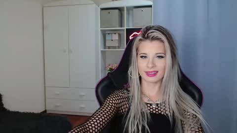 Snapshot of kristineamore chatting on October 2025 09:10:01 AM KristineAmore online show from October 2025 09:10:01 AM