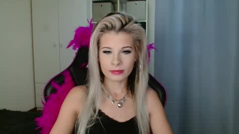 Snapshot of kristineamore chatting on October 2025 06:25:02 AM KristineAmore online show from October 2025 06:25:02 AM