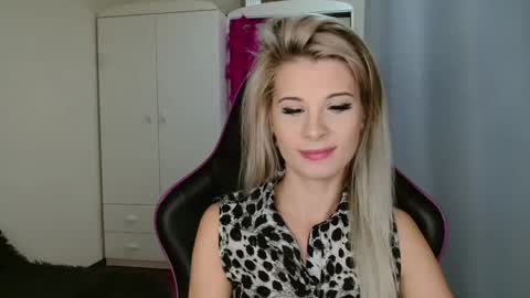 Snapshot of kristineamore chatting on October 2025 06:21:01 AM KristineAmore online show from October 2025 06:21:01 AM