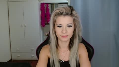 Snapshot of kristineamore chatting on October 2025 03:58:02 PM KristineAmore online show from October 2025 03:58:02 PM