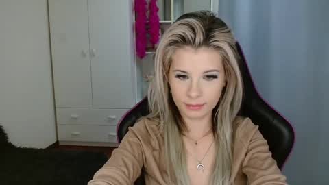 Snapshot of kristineamore chatting on October 2025 03:47:02 PM KristineAmore online show from October 2025 03:47:02 PM