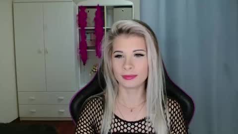 Snapshot of kristineamore chatting on October 2025 07:42:01 AM KristineAmore online show from October 2025 07:42:01 AM