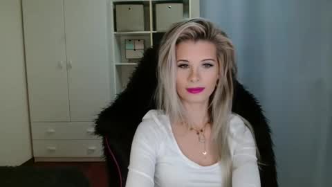 Snapshot of kristineamore chatting on November 2025 07:42:01 AM KristineAmore online show from November 2025 07:42:01 AM