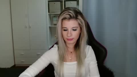 Snapshot of kristineamore chatting on November 2025 07:48:02 PM KristineAmore online show from November 2025 07:48:02 PM