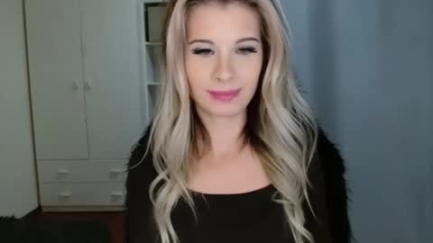 Snapshot of kristineamore chatting on November 2025 07:25:01 PM KristineAmore online show from November 2025 07:25:01 PM