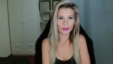 Snapshot of kristineamore chatting on November 2025 04:17:02 PM KristineAmore online show from November 2025 04:17:02 PM