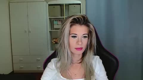 Snapshot of kristineamore chatting on November 2025 07:42:02 AM KristineAmore online show from November 2025 07:42:02 AM