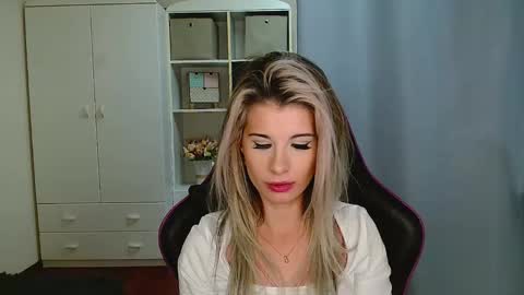 Snapshot of kristineamore chatting on November 2025 07:48:02 PM KristineAmore online show from November 2025 07:48:02 PM