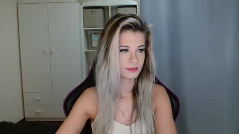 Snapshot of kristineamore chatting on November 2025 08:07:01 AM KristineAmore online show from November 2025 08:07:01 AM