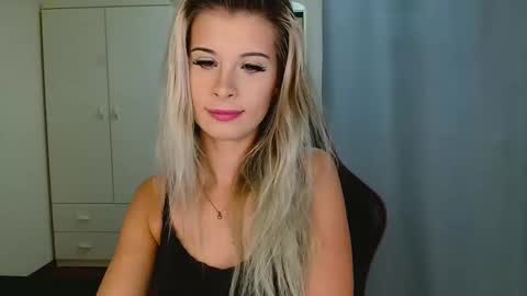 KristineAmore online show from December 2025 03:29:01 PM