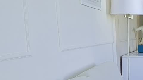 Kristi online show from October 2025 04:54:01 AM