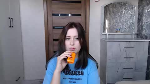 Kristy online show from October 2025 10:11:02 AM