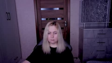 Kristy online show from April 2026 11:43:01 PM