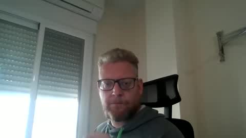 Snapshot of kroezel1985 chatting on November 2025 10:05:01 AM kroezel1985 online show from November 2025 10:05:01 AM