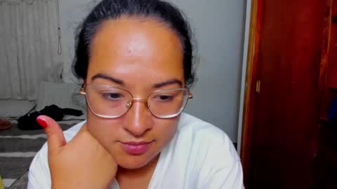 Kroline  online show from December 2024 03:54:01 AM