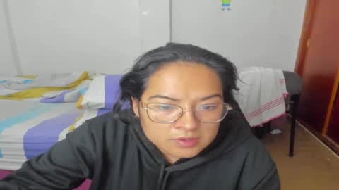 Kroline  online show from October 2025 03:47:02 AM