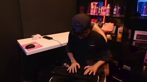 Snapshot of krown_nox chatting on May 2026 02:32:01 PM krown_nox online show from May 2026 02:32:01 PM