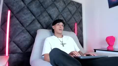 Kroy Wave  Muscle Tattoos Latino online show from August 2026 03:52:02 AM