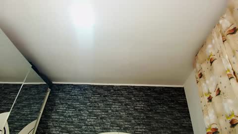 Snapshot of krystal_desire chatting on December 2024 06:05:01 PM krystal desire online show from December 2024 06:05:01 PM