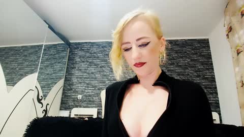 Snapshot of krystal_desire chatting on December 2024 09:00:02 PM krystal desire online show from December 2024 09:00:02 PM