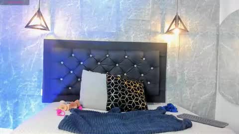 Kystal Taylor online show from November 2025 11:54:01 AM