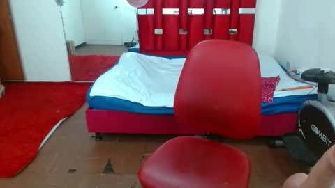 Snapshot of krystal_thomson chatting on September 2025 03:34:01 PM KRYSTAL THOMSON online show from September 2025 03:34:01 PM