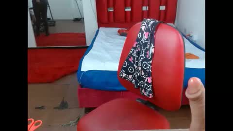 Snapshot of krystal_thomson chatting on November 2025 03:46:02 PM KRYSTAL THOMSON online show from November 2025 03:46:02 PM