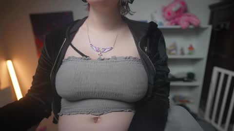 Snapshot of krystalsyxx chatting on February 2025 06:24:01 PM Krystal Syx online show from February 2025 06:24:01 PM