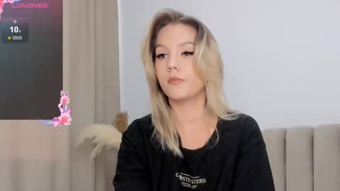 Lady online show from September 2025 01:36:02 PM