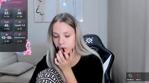 Lady online show from October 2025 02:36:01 PM