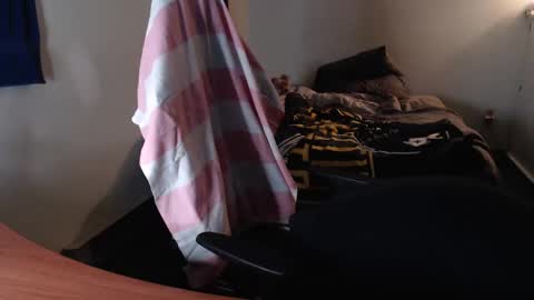 Snapshot of kuggy570 chatting on October 2025 11:40:01 AM Kuggy online show from October 2025 11:40:01 AM