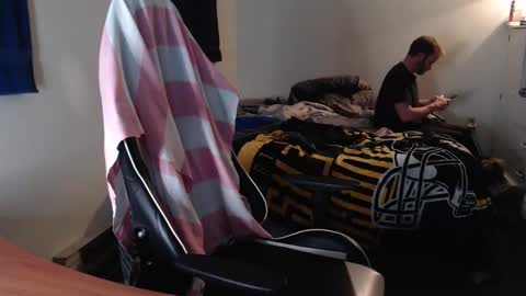 Snapshot of kuggy570 chatting on November 2025 10:15:01 PM Kuggy online show from November 2025 10:15:01 PM