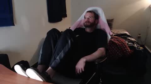 Snapshot of kuggy570 chatting on November 2025 10:21:02 PM Kuggy online show from November 2025 10:21:02 PM