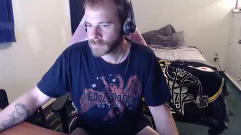 Snapshot of kuggy570 chatting on November 2025 01:58:01 PM Kuggy online show from November 2025 01:58:01 PM