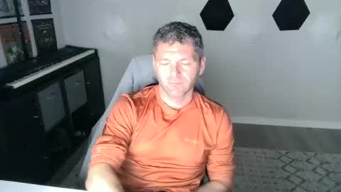 kuk_you online show from November 2025 06:37:02 PM