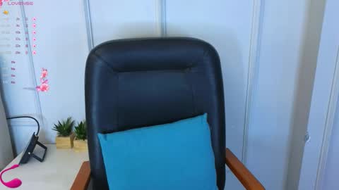 Snapshot of kuro_ren chatting on October 2025 01:42:02 PM Ren online show from October 2025 01:42:02 PM