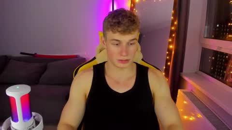 Snapshot of kurt_hanssen chatting on November 2025 03:03:02 PM kurt_hanssen online show from November 2025 03:03:02 PM