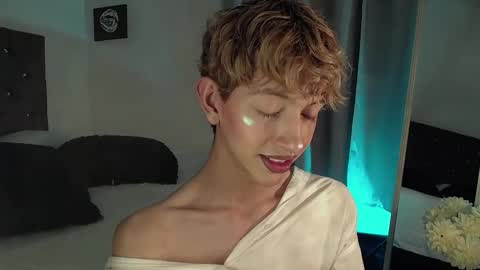 Kyle Cooper online show from December 2024 01:01:02 AM