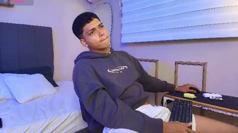 Kyliam online show from July 2026 12:34:01 AM